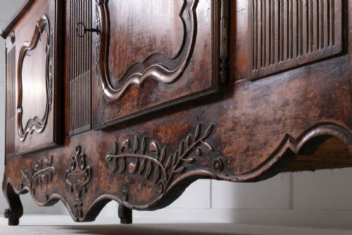LARGE 18TH CENTURY FRENCH WALNUT ENFILARD - ADDITIONAL PHOTO 3