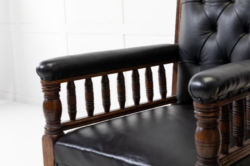 PAIR OF 19TH CENTURY LARGE SCALE OAK ARMCHAIRS - ADDITIONAL PHOTO 3