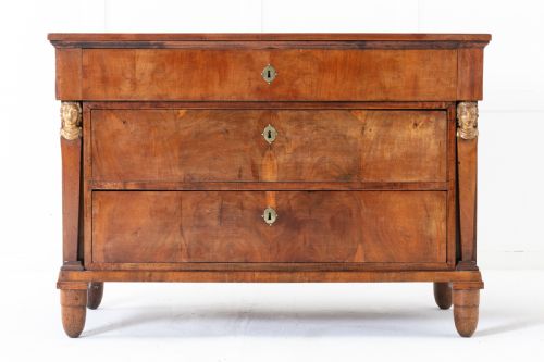 early 19th century italian walnut commode - CATEGORY: ANTIQUE CHEST OF DRAWERS - DATED 19TH CENTURY