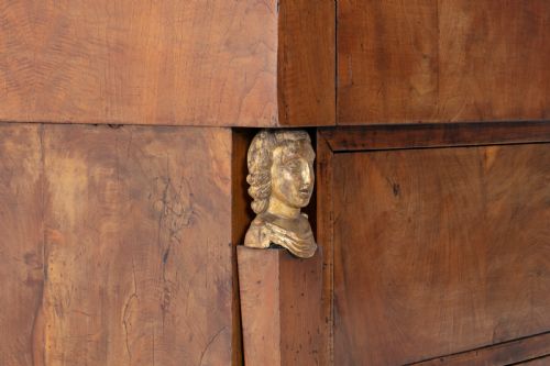 EARLY 19TH CENTURY ITALIAN WALNUT COMMODE - ADDITIONAL PHOTO 2