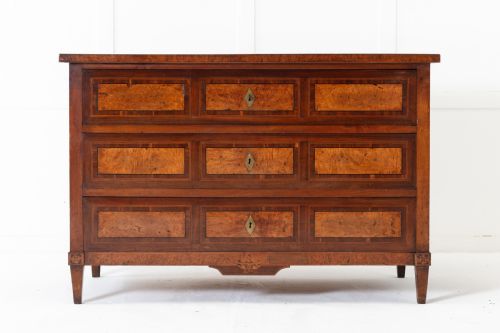 18th century continental commode - CATEGORY: ANTIQUE CHEST OF DRAWERS - DATED 18TH CENTURY