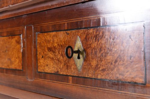 18TH CENTURY CONTINENTAL COMMODE - ADDITIONAL PHOTO 4