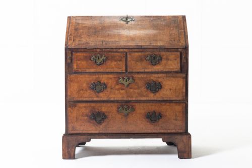 18th century english george ii walnut bureau - CATEGORY: ANTIQUE BUREAU - DATED 18TH CENTURY