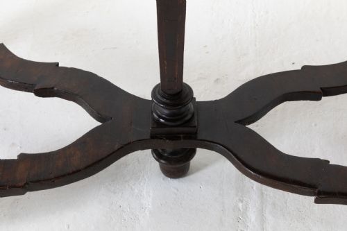17TH CENTURY ITALIAN WALNUT SIDE TABLE - ADDITIONAL PHOTO 3