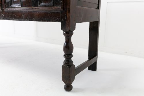 17TH CENTURY OAK DRESSER BASE - ADDITIONAL PHOTO 5