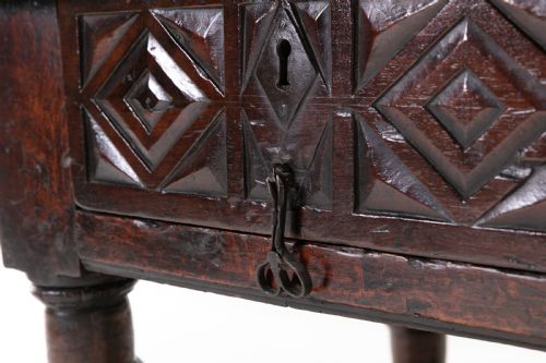 17TH CENTURY SPANISH PROVINCIAL CARVED WALNUT SIDE TABLE - ADDITIONAL PHOTO 3