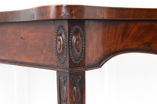 18TH CENTURY GEORGE III MAHOGANY 'ADAM STYLE' SERPENTINE SIDE TABLE - ADDITIONAL PHOTO 2