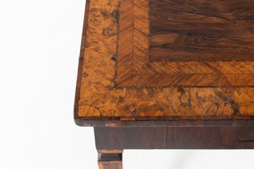 18TH CENTURY ITALIAN SIDE TABLE - ADDITIONAL PHOTO 2