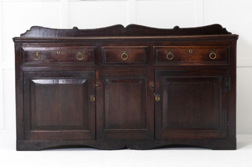 18th century english george iii oak dresser base - CATEGORY: ANTIQUE SIDEBOARDS - DATED 18TH CENTURY