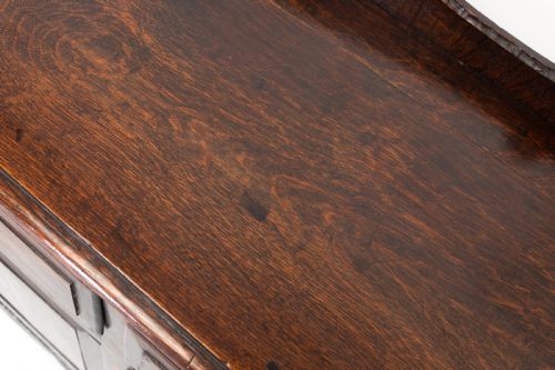 18TH CENTURY ENGLISH GEORGE III OAK DRESSER BASE - ADDITIONAL PHOTO 4