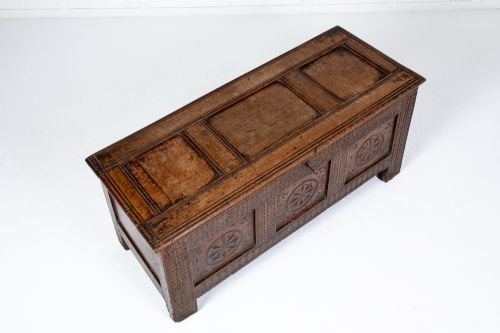 18TH CENTURY OAK COFFER - ADDITIONAL PHOTO 4