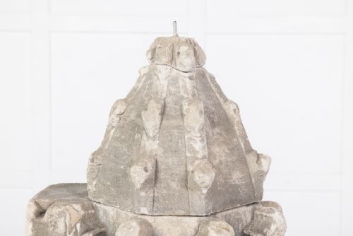 18TH CENTURY FRAGMENT OF GOTHIC CARVED STONE - ADDITIONAL PHOTO 3