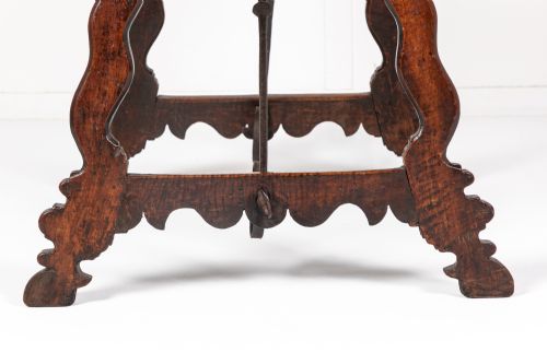 18TH CENTURY SPANISH WALNUT TABLE - ADDITIONAL PHOTO 1