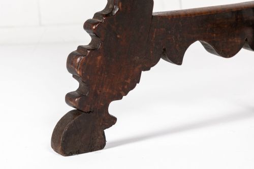 18TH CENTURY SPANISH WALNUT TABLE - ADDITIONAL PHOTO 2
