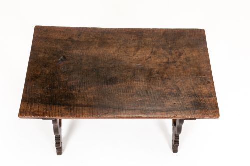 18TH CENTURY SPANISH WALNUT TABLE - ADDITIONAL PHOTO 4