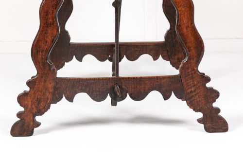 18TH CENTURY SPANISH WALNUT TABLE - ADDITIONAL PHOTO 5