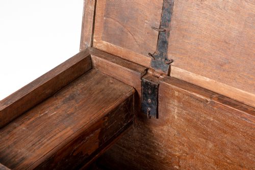 17TH CENTURY FRENCH WALNUT COFFER - ADDITIONAL PHOTO 2