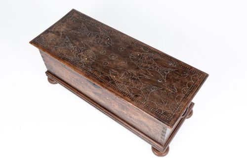 17TH CENTURY FRENCH WALNUT COFFER - ADDITIONAL PHOTO 6