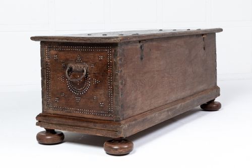 17TH CENTURY FRENCH WALNUT COFFER - ADDITIONAL PHOTO 7