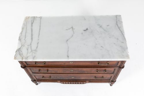 18TH CENTURY FRENCH WALNUT COMMODE WITH MARBLE TOP - ADDITIONAL PHOTO 6