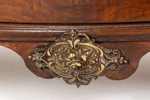 18TH CENTURY FRENCH MAZARINE WALNUT COMMODE - ADDITIONAL PHOTO 3