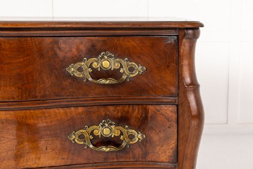 18TH CENTURY FRENCH MAZARINE WALNUT COMMODE - ADDITIONAL PHOTO 4