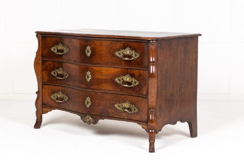 18TH CENTURY FRENCH MAZARINE WALNUT COMMODE - ADDITIONAL PHOTO 5
