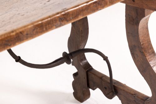 18TH CENTURY SPANISH WALNUT TABLE - ADDITIONAL PHOTO 4