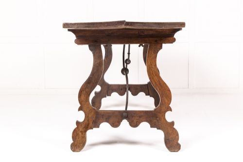 18TH CENTURY SPANISH WALNUT TABLE - ADDITIONAL PHOTO 5