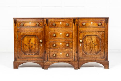 early 19th century oak dresser base - CATEGORY: ANTIQUE SIDEBOARDS - DATED 19TH CENTURY