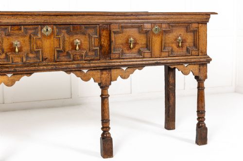 17TH CENTURY ENGLISH OAK DRESSER BASE - ADDITIONAL PHOTO 2