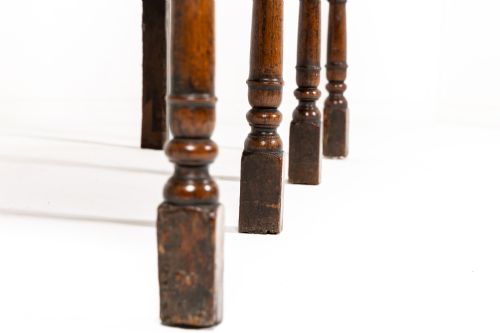17TH CENTURY ENGLISH OAK DRESSER BASE - ADDITIONAL PHOTO 5