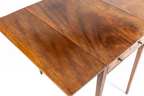 PAIR OF 18TH CENTURY ENGLISH MAHOGANY PEMBROKE TABLES - ADDITIONAL PHOTO 2