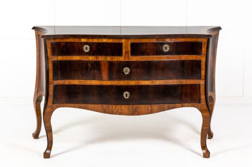 18TH CENTURY ITALIAN KINGWOOD AND ROSEWOOD SERPENTINE COMMODE - ADDITIONAL PHOTO 1