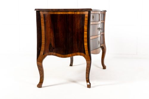 18TH CENTURY ITALIAN KINGWOOD AND ROSEWOOD SERPENTINE COMMODE - ADDITIONAL PHOTO 6