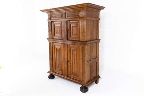 17th century dutch oak cabinet - CATEGORY: ANTIQUE CUPBOARDS - DATED 17TH CENTURY