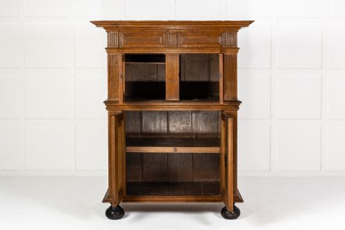 17TH CENTURY DUTCH OAK CABINET - ADDITIONAL PHOTO 1