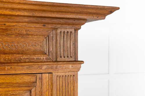 17TH CENTURY DUTCH OAK CABINET - ADDITIONAL PHOTO 4