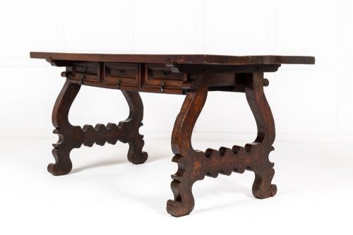 18th century spanish walnut table - CATEGORY: ANTIQUE TABLES - DATED 18TH CENTURY
