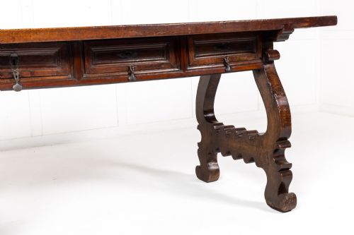 18TH CENTURY SPANISH WALNUT TABLE - ADDITIONAL PHOTO 1