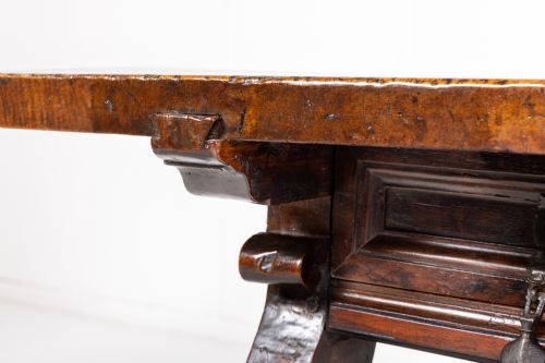 18TH CENTURY SPANISH WALNUT TABLE - ADDITIONAL PHOTO 2