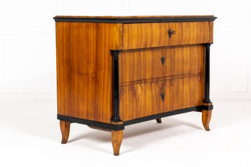 19TH CENTURY BIEDERMEIER CHERRYWOOD CHEST OF DRAWERS - ADDITIONAL PHOTO 6