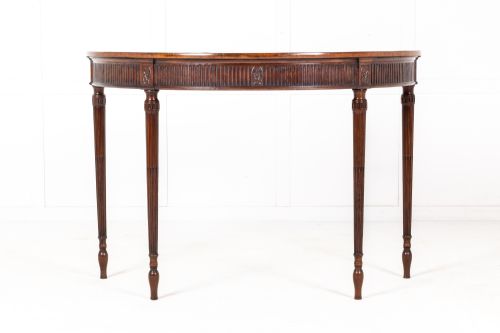 18TH CENTURY GEORGE III MAHOGANY SIDEPIER TABLE IN THE MANNER OF THOMAS CHIPPENDALE OR MAYHEW AND INCE - ADDITIONAL PHOTO 1