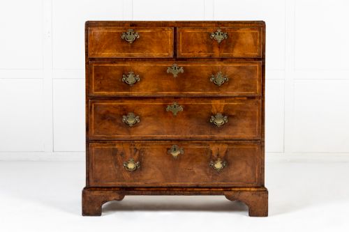 18th century george ii walnut chest of drawers - CATEGORY: ANTIQUE CHEST OF DRAWERS - DATED 18TH CENTURY