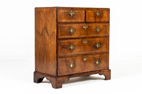 18TH CENTURY GEORGE II WALNUT CHEST OF DRAWERS - ADDITIONAL PHOTO 4