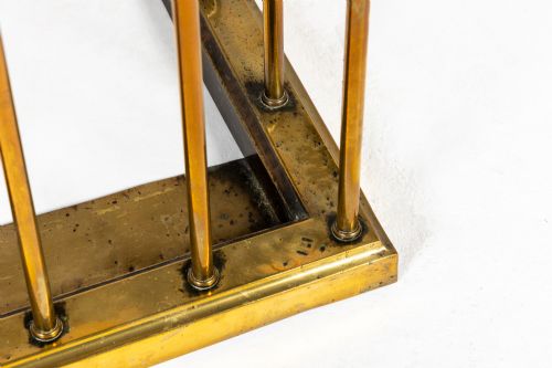 LARGE 19TH CENTURY ENGLISH BRASS AND LEATHER CLUB FENDER - ADDITIONAL PHOTO 4