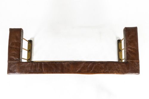 LARGE 19TH CENTURY ENGLISH BRASS AND LEATHER CLUB FENDER - ADDITIONAL PHOTO 5