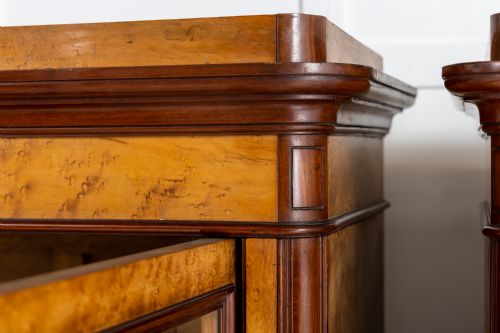 PAIR OF 19TH CENTURY FRENCH BURR MAPLE BOOKCASESDISPLAY CABINETS - ADDITIONAL PHOTO 4