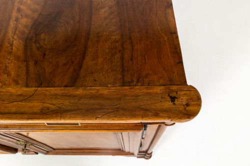 18TH CENTURY FRENCH WALNUT CABINET - ADDITIONAL PHOTO 4