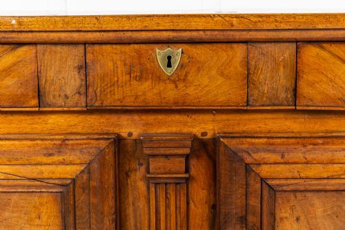18TH CENTURY FRENCH WALNUT CABINET - ADDITIONAL PHOTO 5